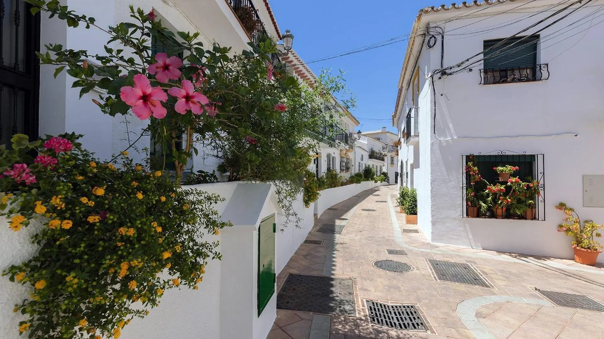 Nyaraló 098 Traditional 2 Bed Pueblo Townhouse With Private Terrace Benalmádena